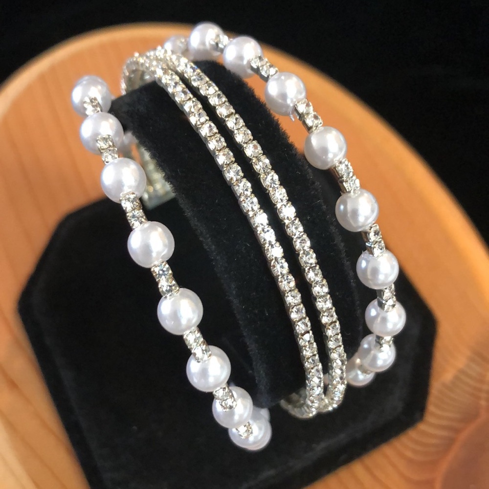 Pearl & Rhinestone Expendable Dante Bracelet
